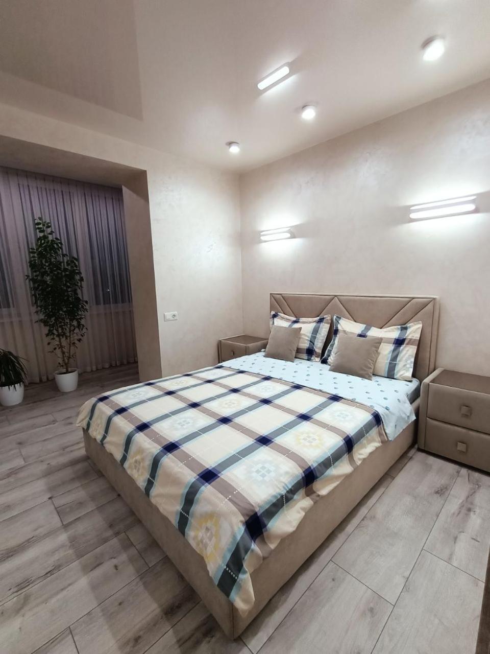 2К Шикарний Люкс! Apartment Khmel'nyts'kyy Luaran gambar